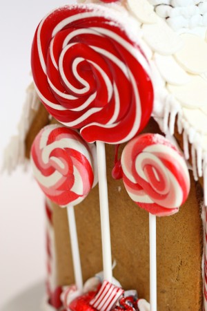 {Video} Making a Gingerbread House &amp; {Free Printable} Gingerbread House ...