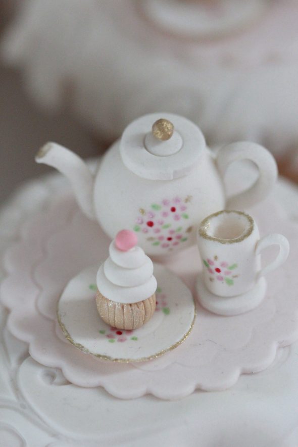 How to make a teapot cupcake topper - Cake Journal