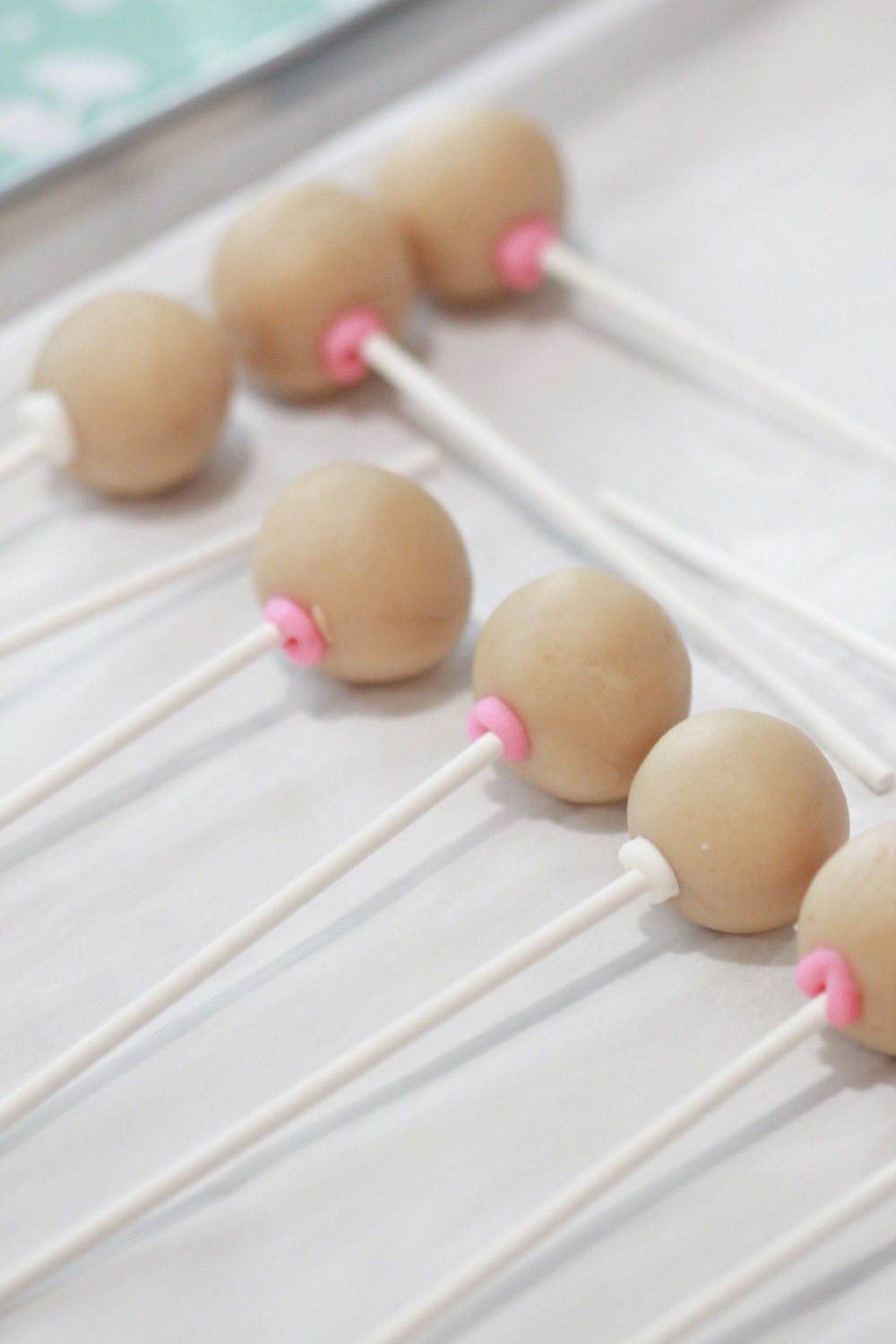 Making Cake Pops with the Easy Roller Sweetopia