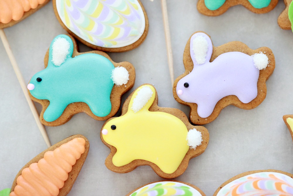 Mini Easter Cookie Pops | Sweetopia