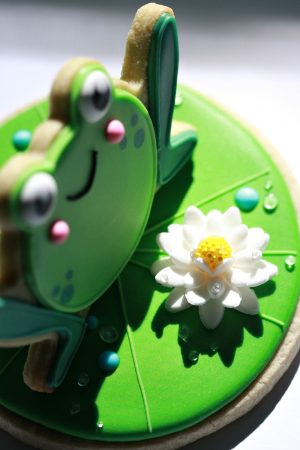 Matcha Sugar Cookie Recipe (& Frog on Lily Pad Cookies) | Sweetopia