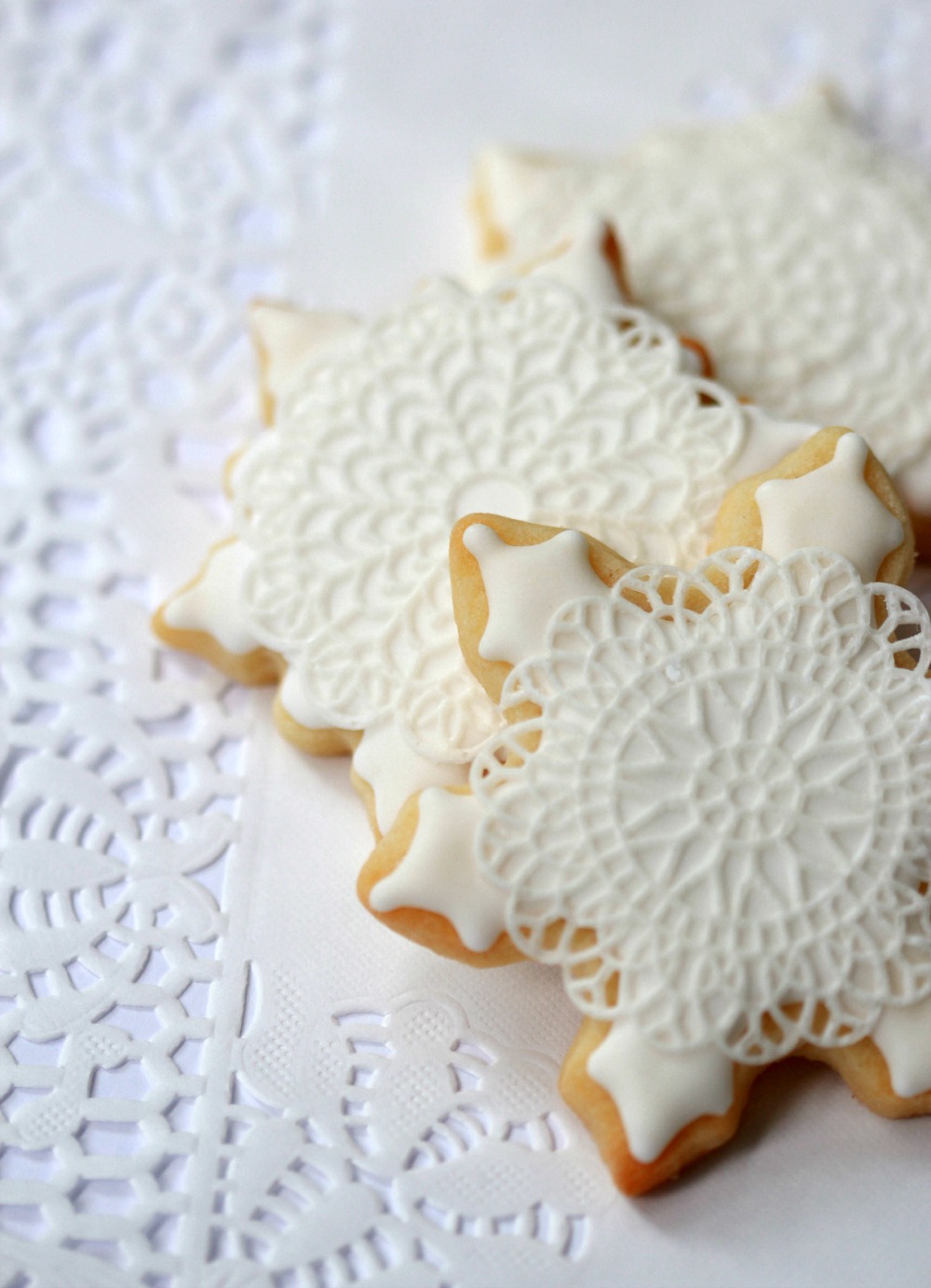 {Video} Snowflake Cookie Tutorial | Sweetopia