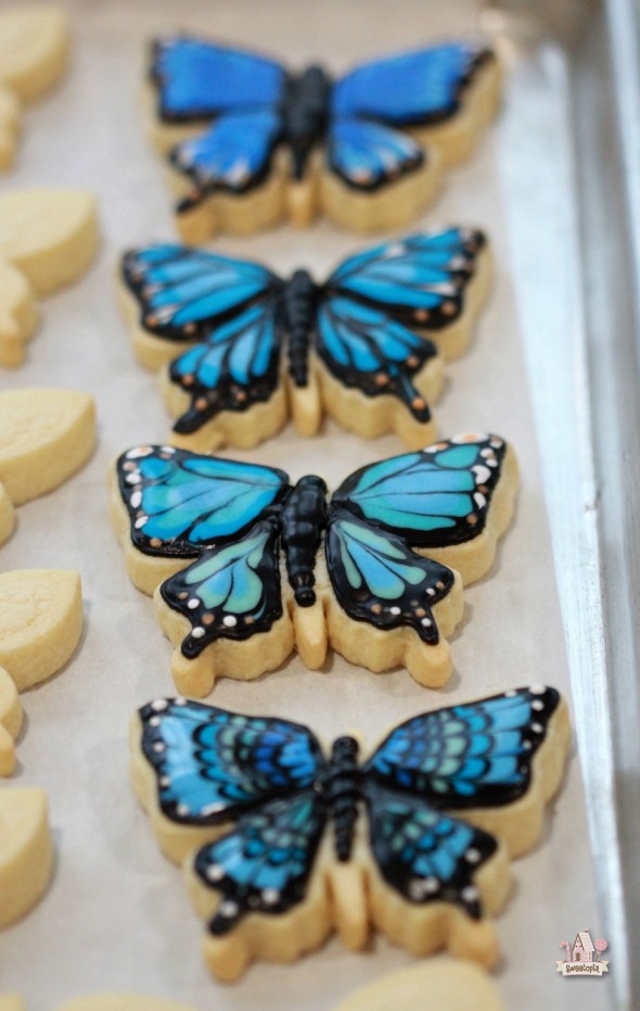 {Video} How to Decorate Butterfly Cookies | Sweetopia