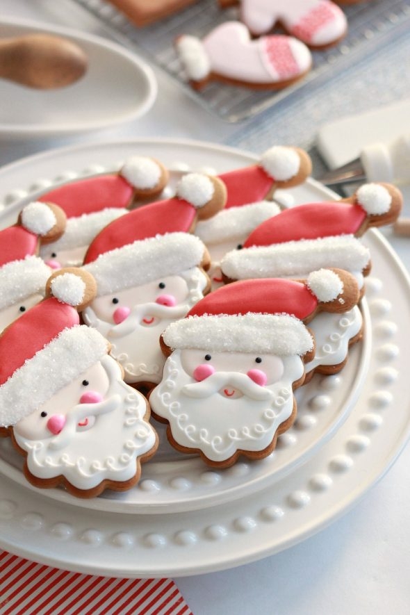 santa-decorated-cookies