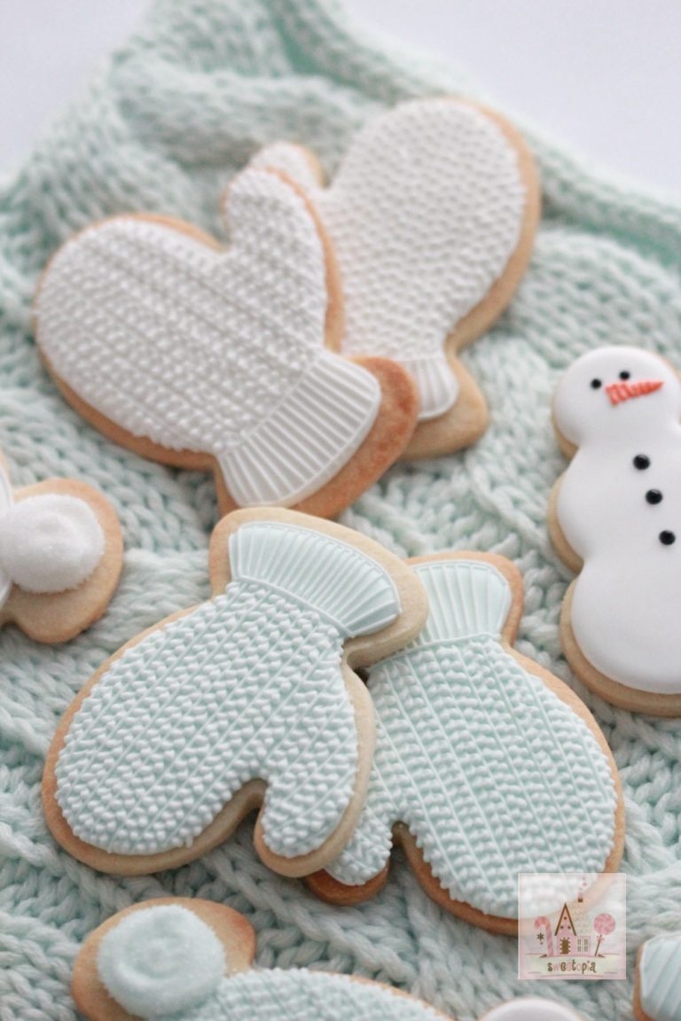 (Video) How to Pipe Royal Icing Cable Knit Mitten Cookies Sweetopia