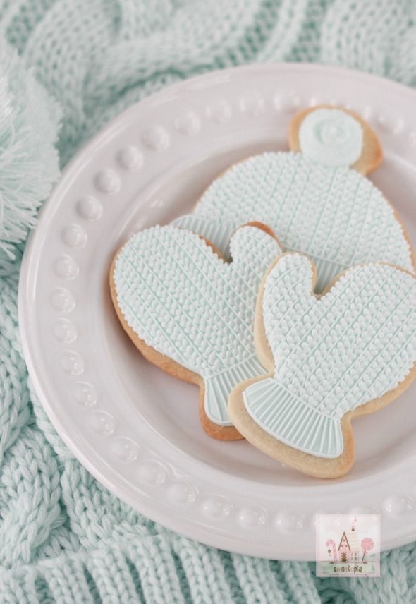 hat-and-mitten-decorated-royal-icing-cookies