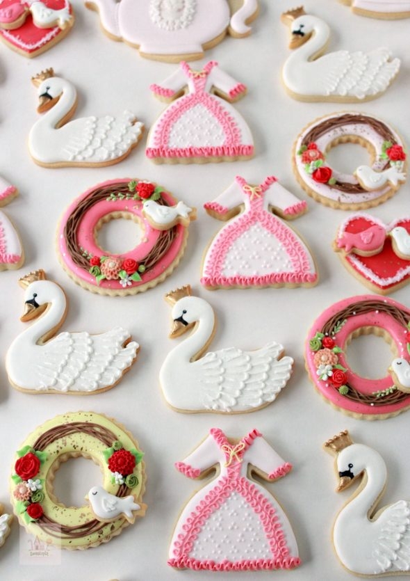 Video Tutorial Valentine Decorated Cookies Wreath Dress and Swan