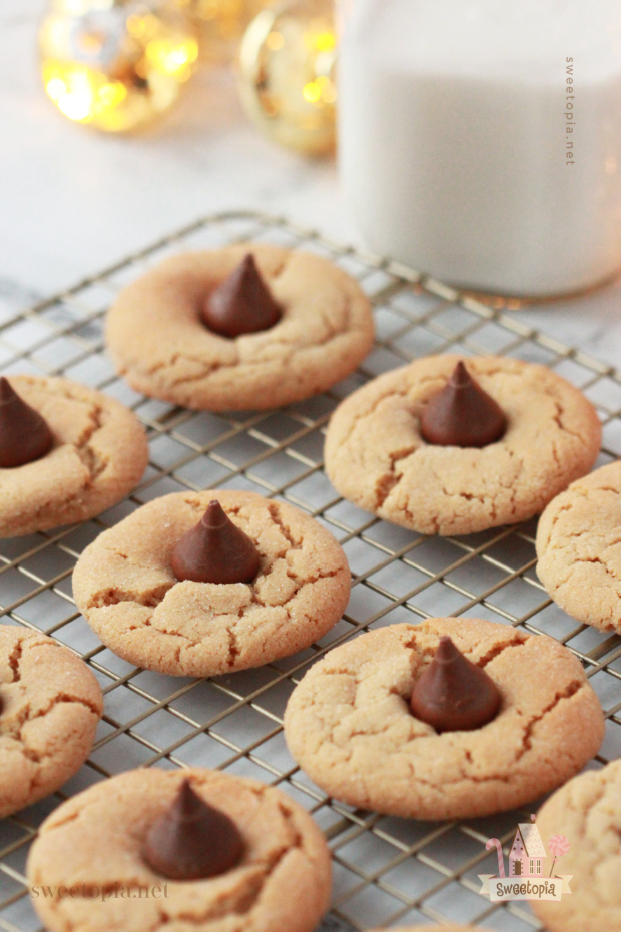 https://sweetopia.net/wp-content/uploads/2022/12/peanut-butter-blossom-cookie-recipe-on-sweetopia.jpg