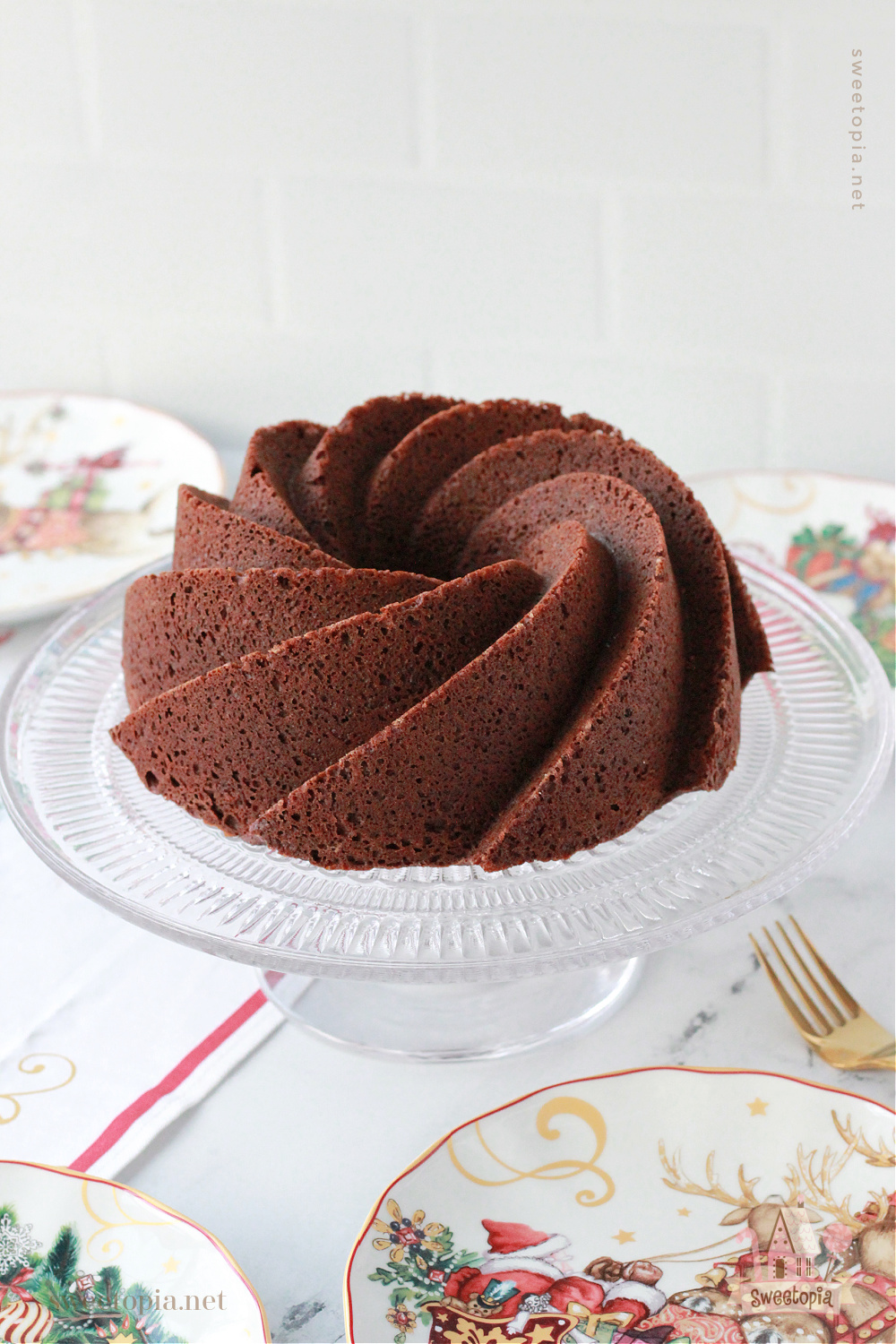 Gingerbread Bundt Cake With Vanilla Glaze Sweetopia 8101